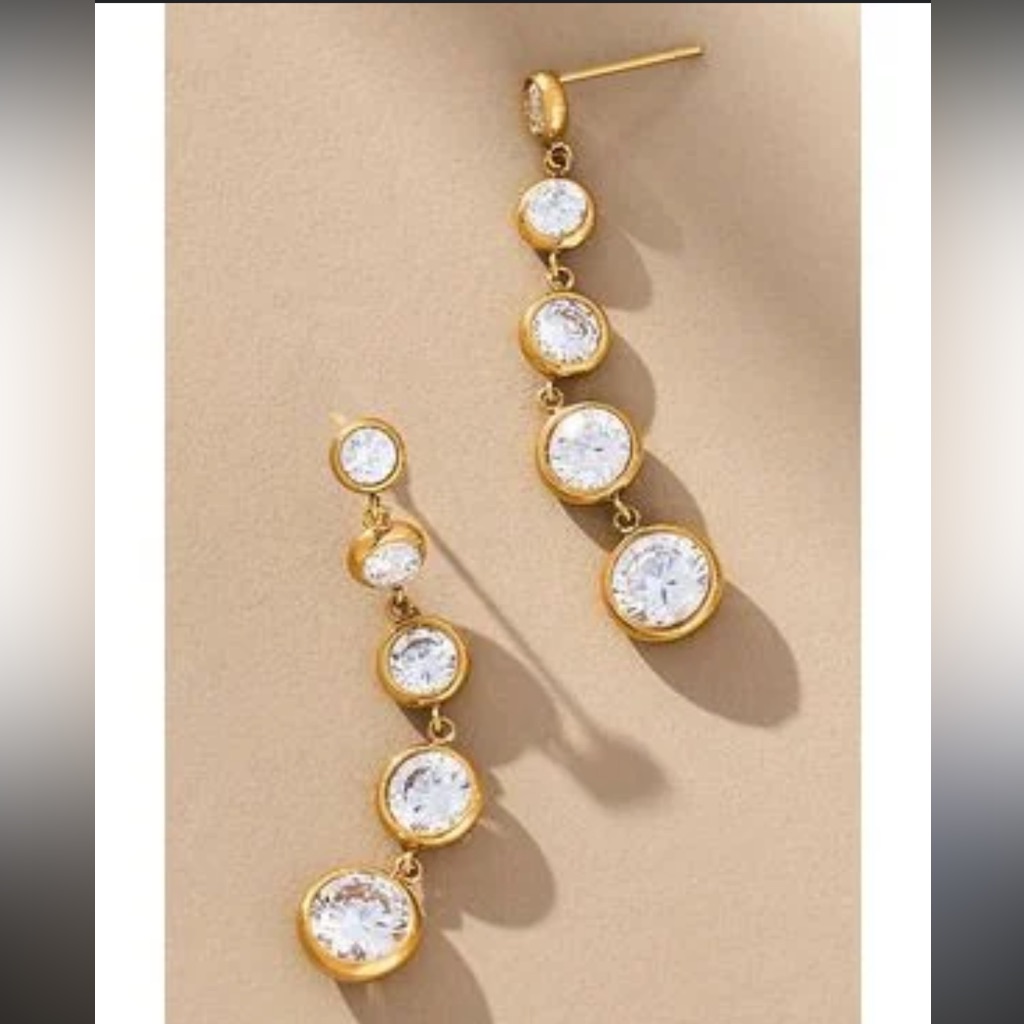 Nwt Dangling Crystal Drop Earrings 28$